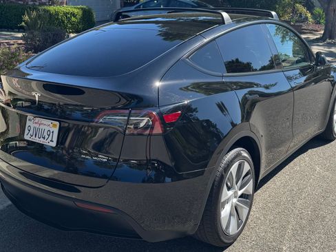 Used 2023 Tesla Model Y Long Range image 4