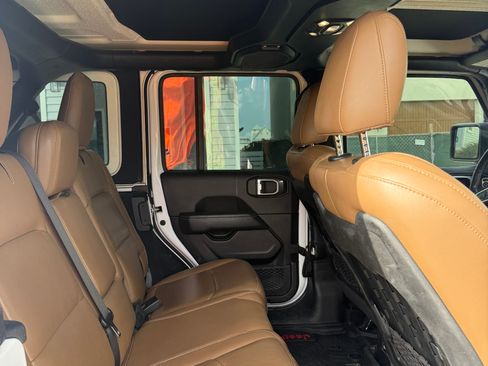 Used 2021 Jeep Wrangler Unlimited Rubicon AWD/4WD image 12