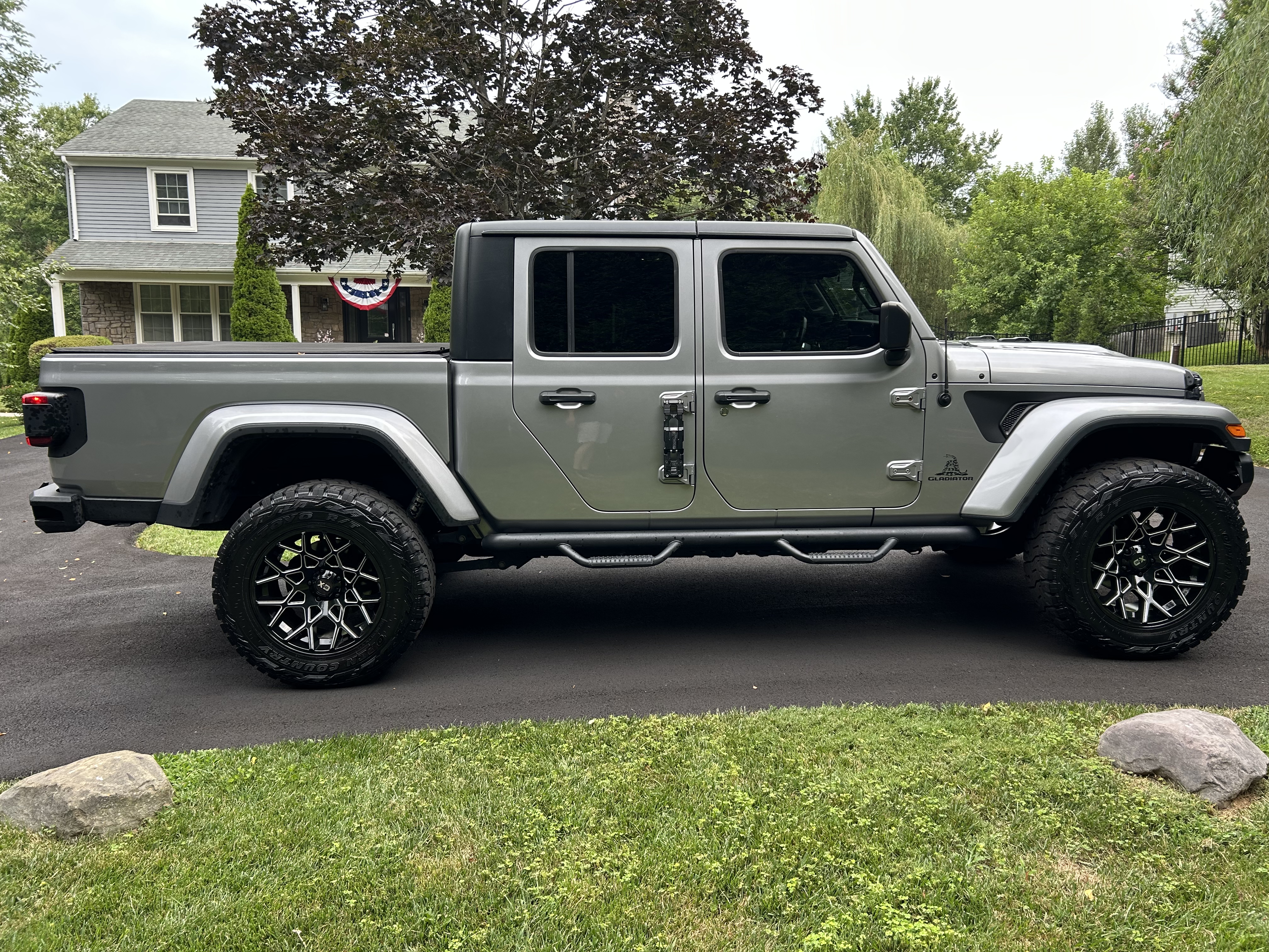Used 2020 Jeep Gladiator Overland AWD/4WD image 6