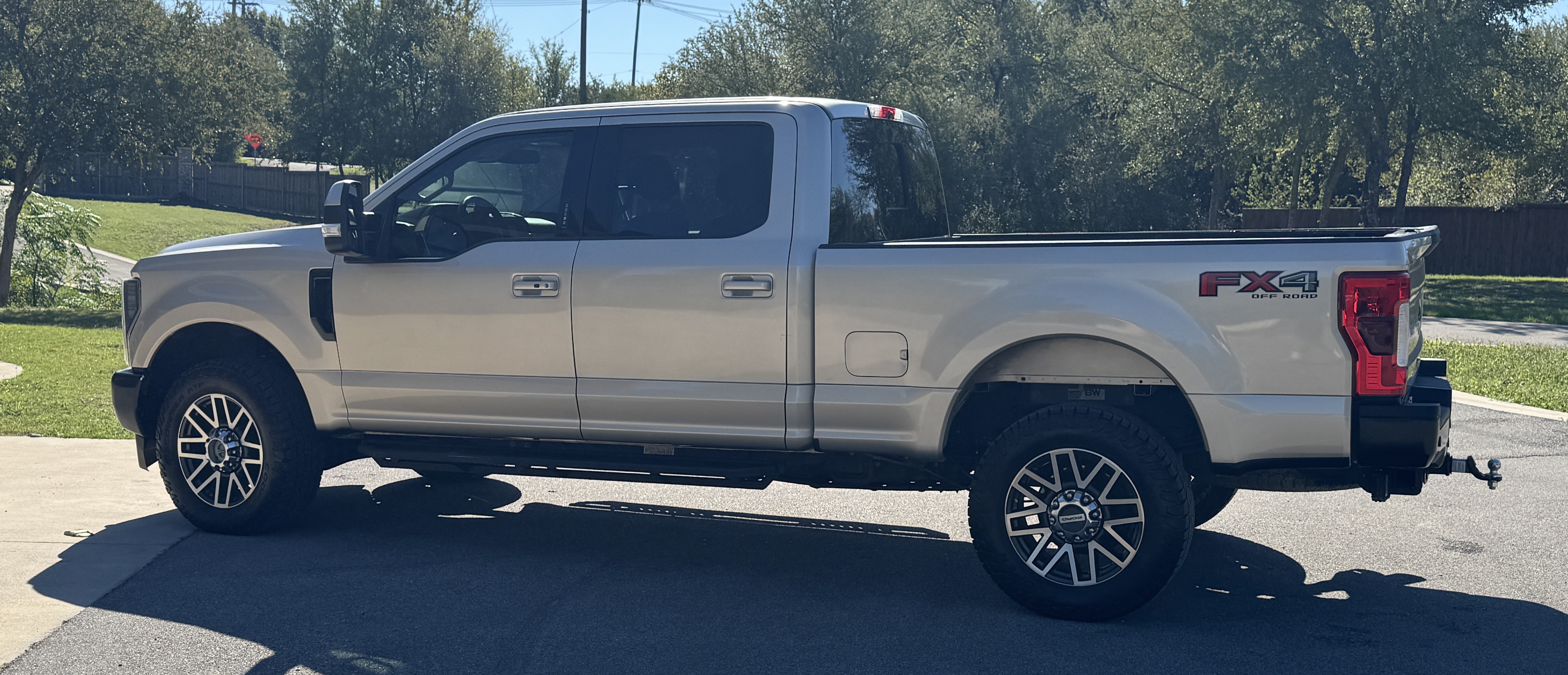 Used 2017 Ford F250 Lariat w/ Lariat Ultimate Package AWD/4WD image 4