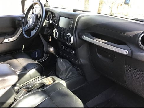 Used 2012 Jeep Wrangler Unlimited Rubicon w/ Dual Top Group AWD/4WD image 11