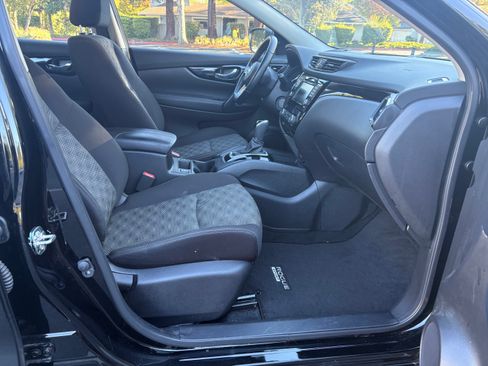 Used 2021 Nissan Rogue Sport SV image 19