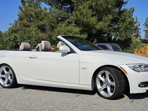 Used 2013 BMW 335i Convertible image 1