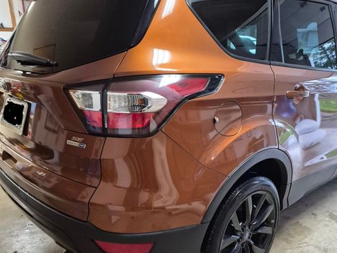 Used 2017 Ford Escape SE w/ SE Sport Appearance Package image 5