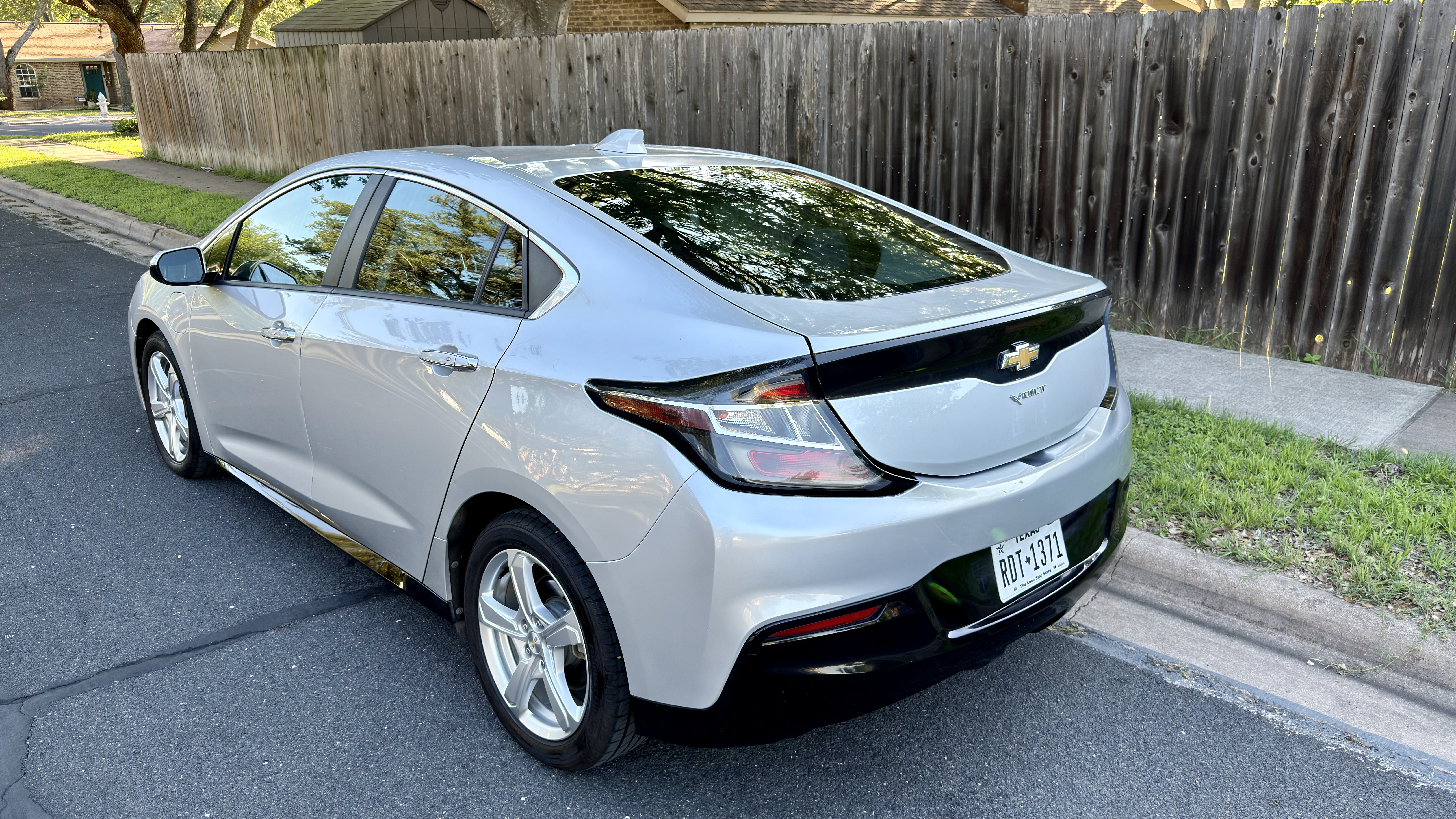 Used 2017 Chevrolet Volt LT FWD image 5