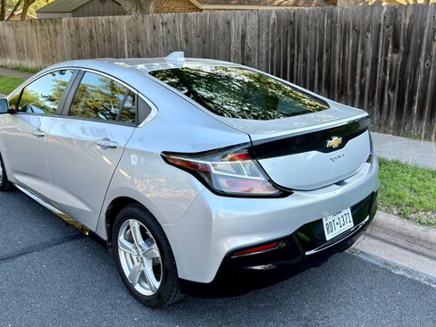 Used 2017 Chevrolet Volt LT FWD image 5