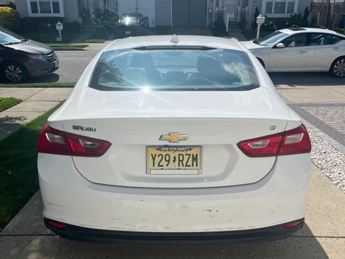 Used 2016 Chevrolet Malibu LT w/ Leather Package FWD image 2