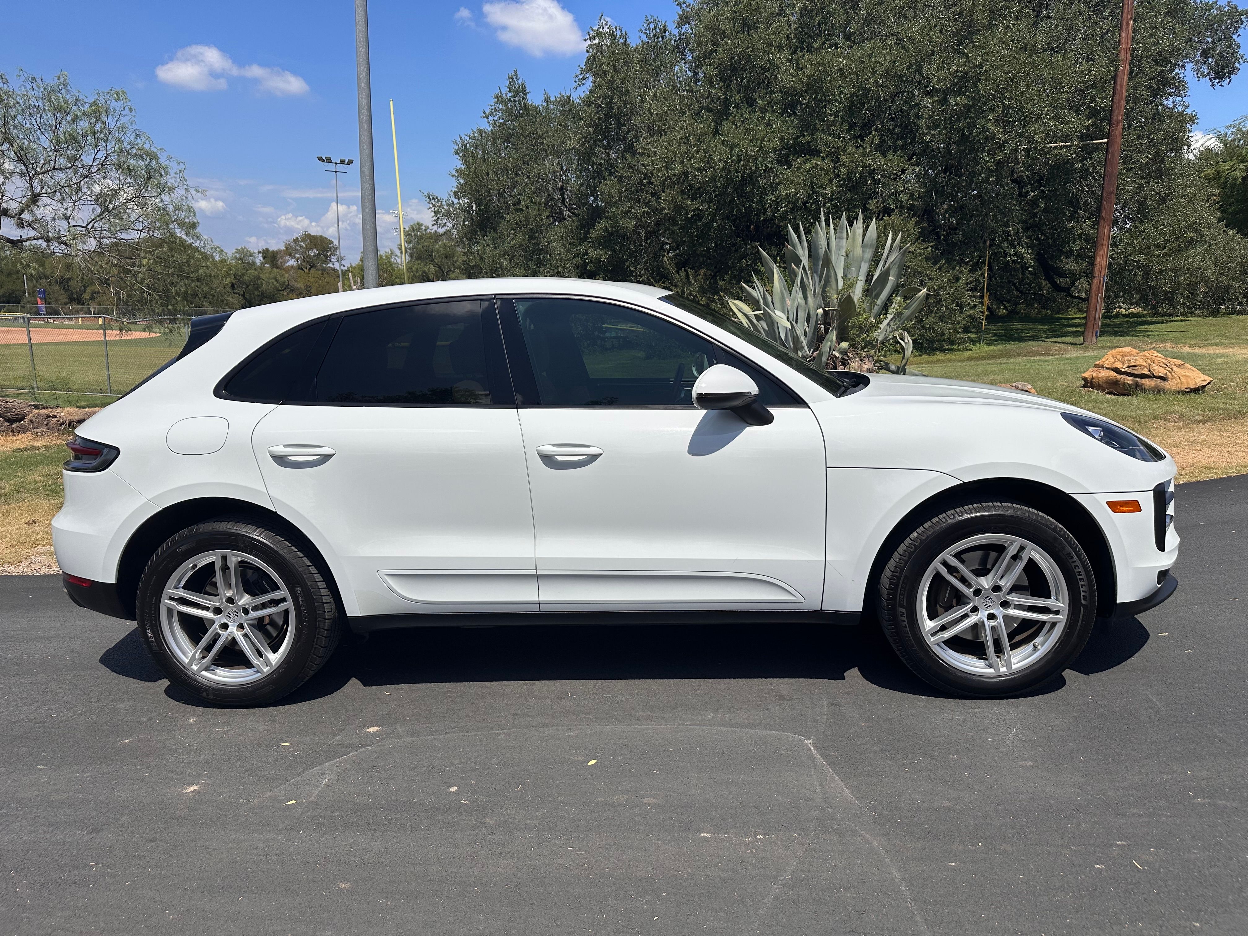 Used 2019 Porsche Macan AWD/4WD image 5