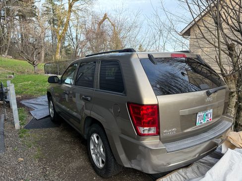 Used 2006 Jeep Grand Cherokee Laredo image 2