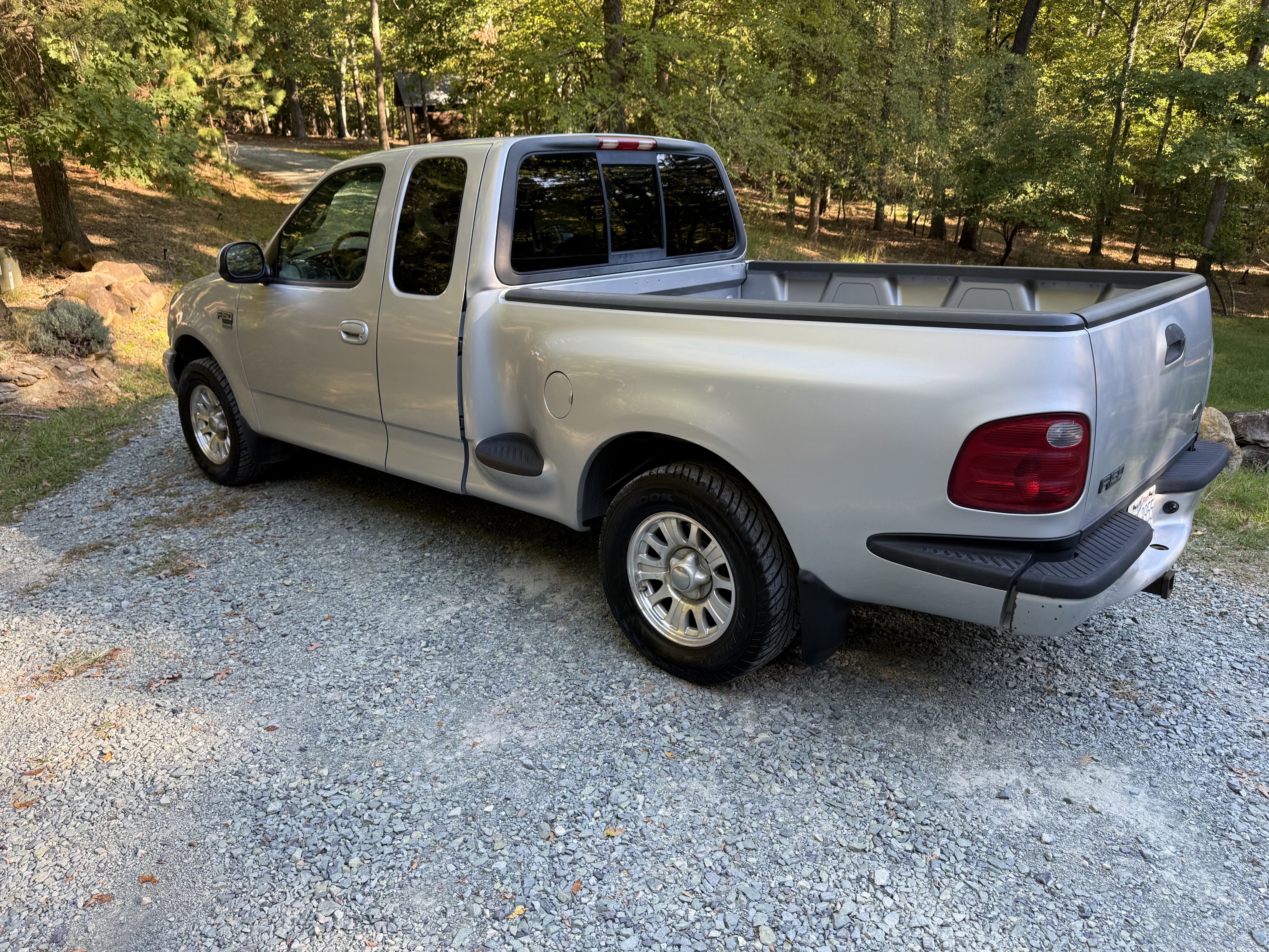 Used 2002 Ford F150 2WD SuperCab image 2