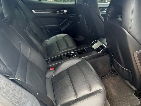 Used 2012 Porsche Panamera RWD image 11