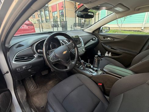 Used 2017 Chevrolet Malibu LT FWD image 9