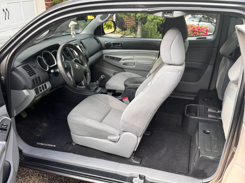 Used 2013 Toyota Tacoma 2WD Access Cab image 10