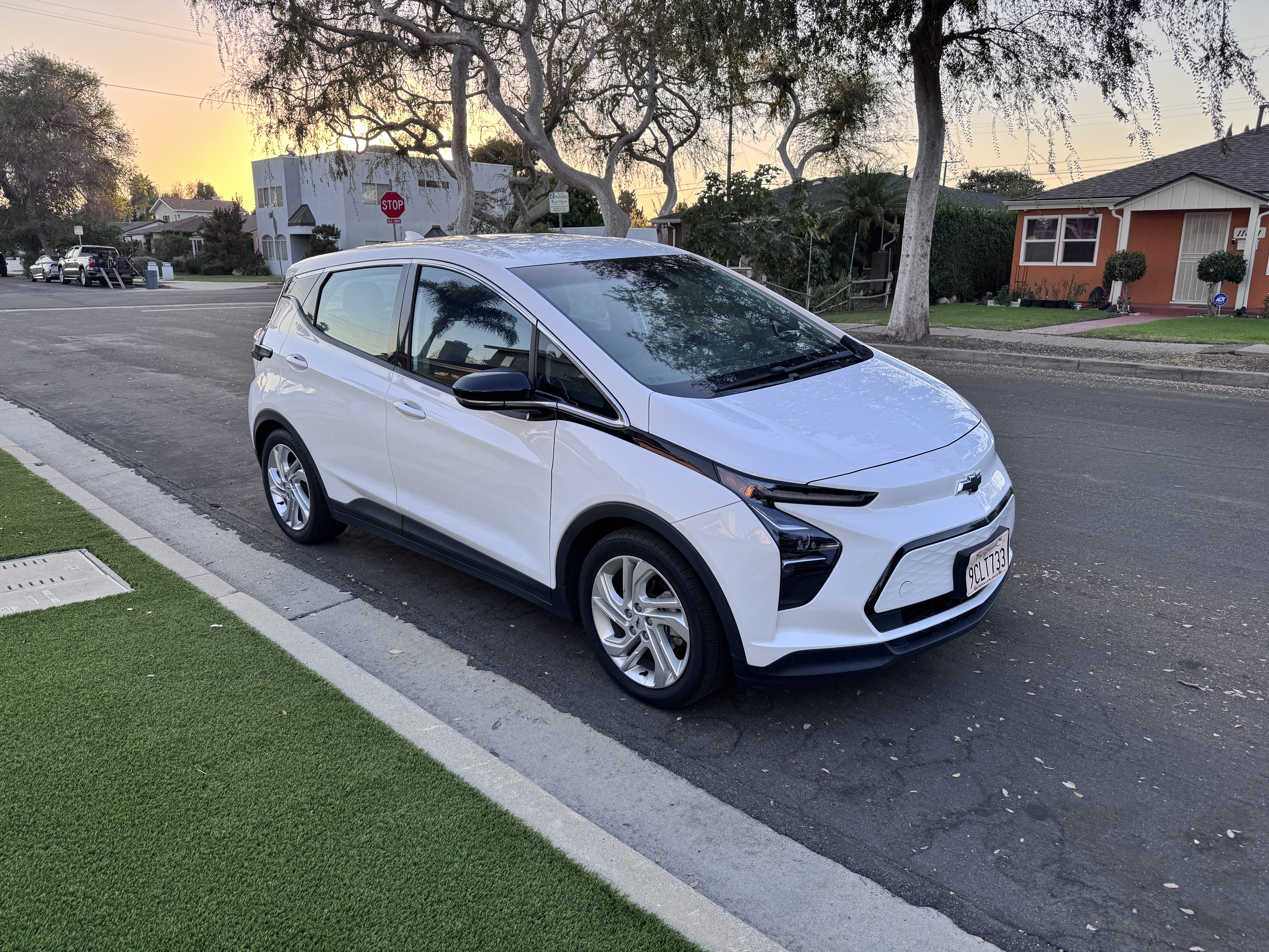 Used 2022 Chevrolet Bolt LT FWD image 1