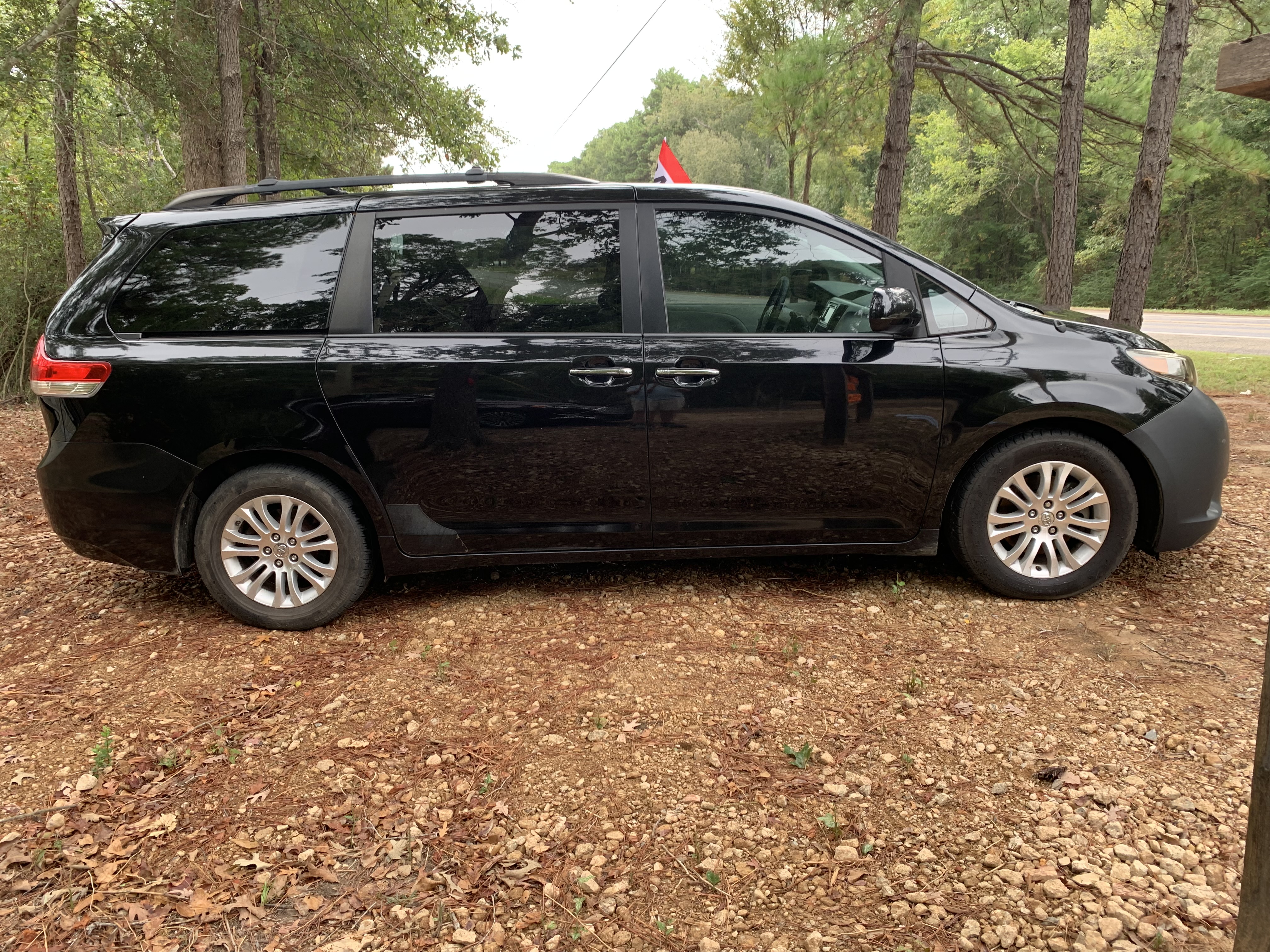 Used 2013 Toyota Sienna XLE FWD image 1