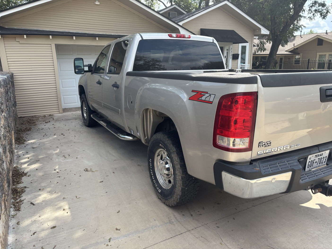 Used 2008 GMC Sierra 2500 SLE w/ Z71 Off-Road Package RWD image 10