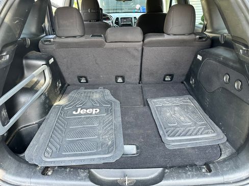 Used 2017 Jeep Cherokee Latitude w/ Safety/Convenience Group AWD/4WD image 8