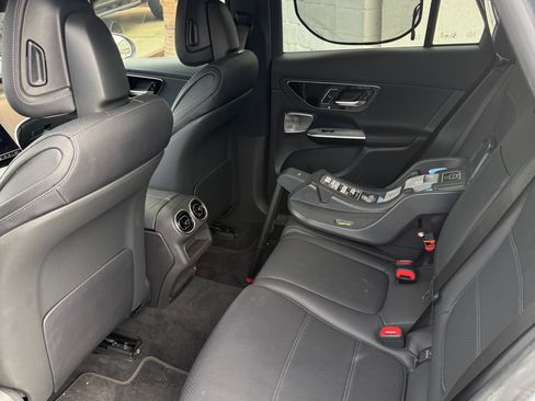 Used 2023 Mercedes-Benz GLC 300 image 9