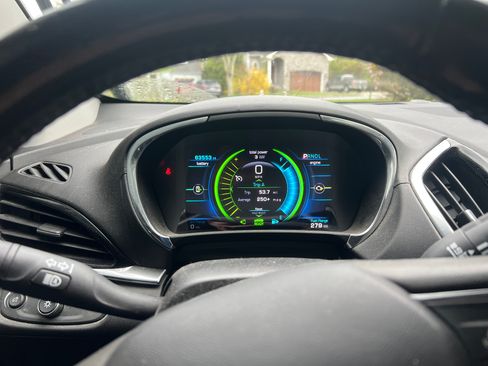 Used 2018 Chevrolet Volt Premier w/ Driver Confidence Package image 6