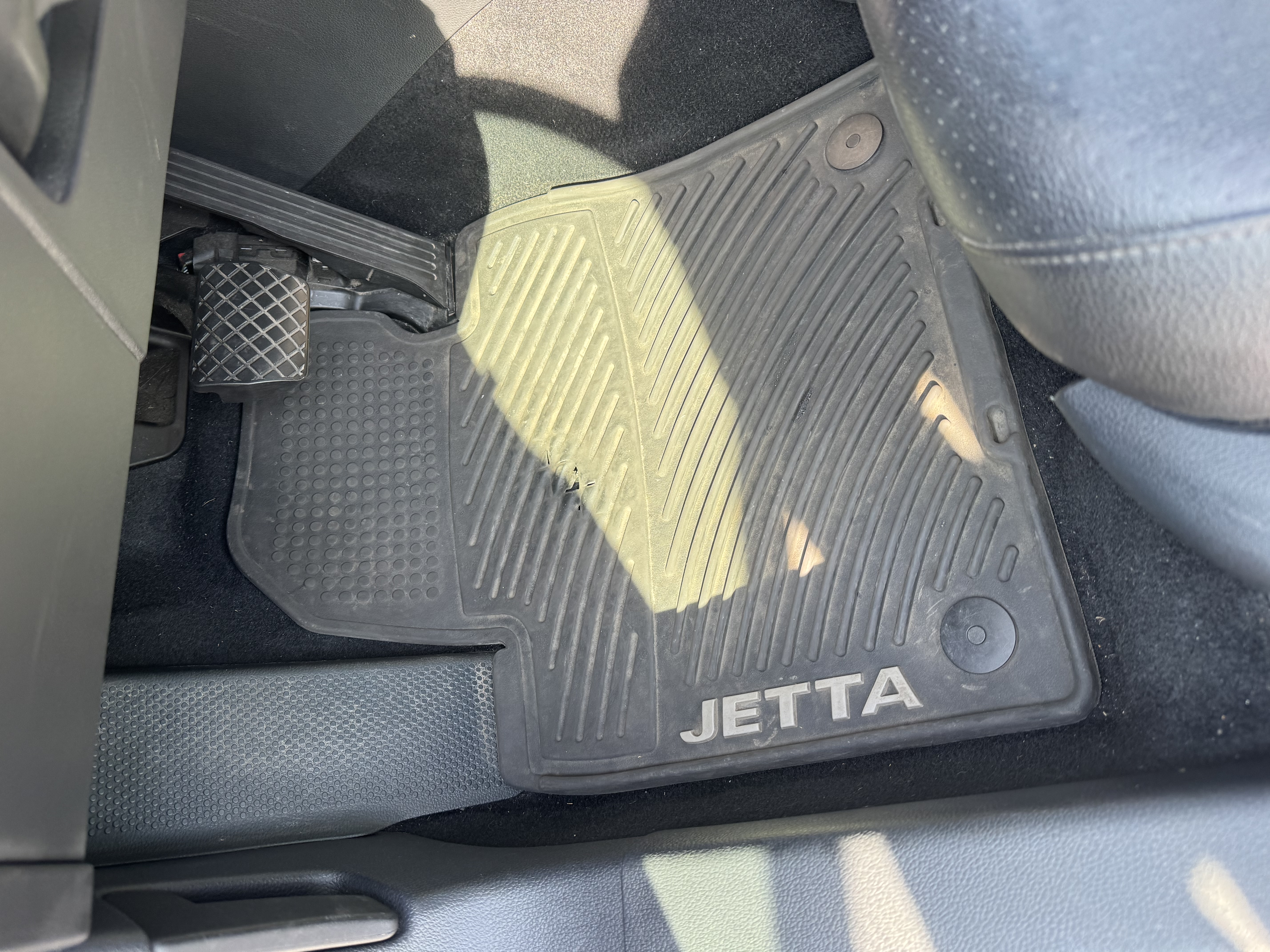 Used 2017 Volkswagen Jetta SE FWD image 18