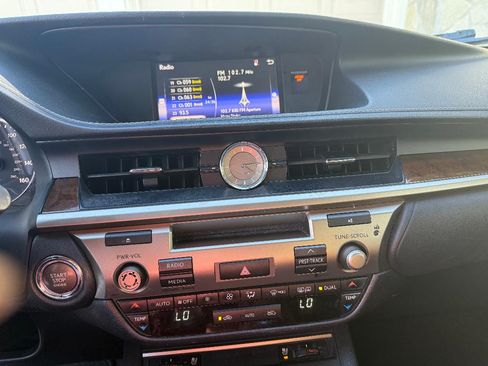 Used 2015 Lexus ES 350 w/ Premium Package image 4