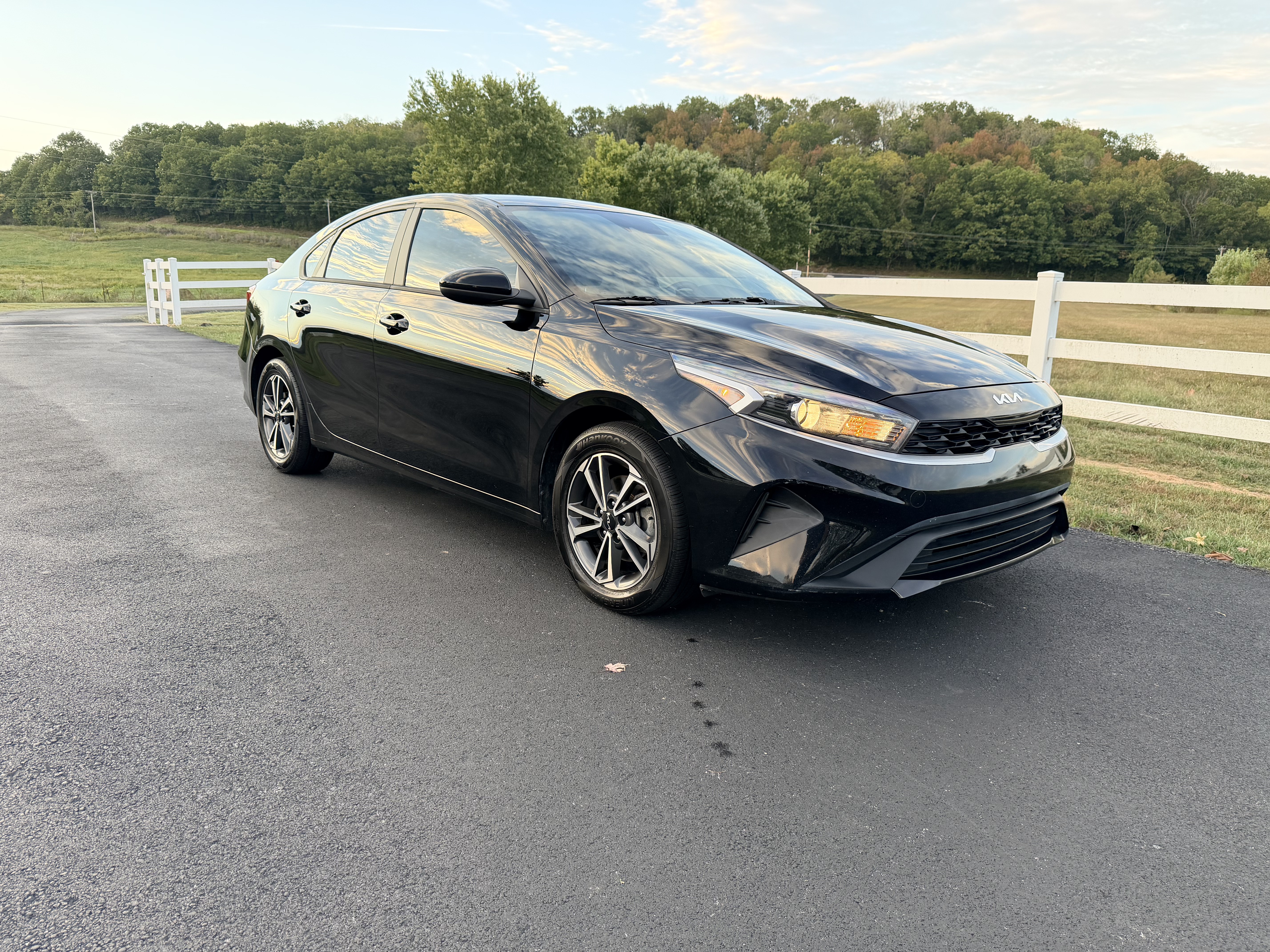 Used 2022 Kia Forte LXS FWD image 1