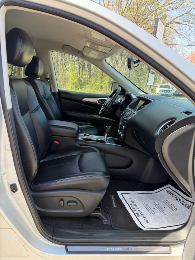 Used 2019 Nissan Pathfinder SL AWD/4WD image 9