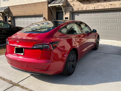Used 2023 Tesla Model 3 Standard Range image 9
