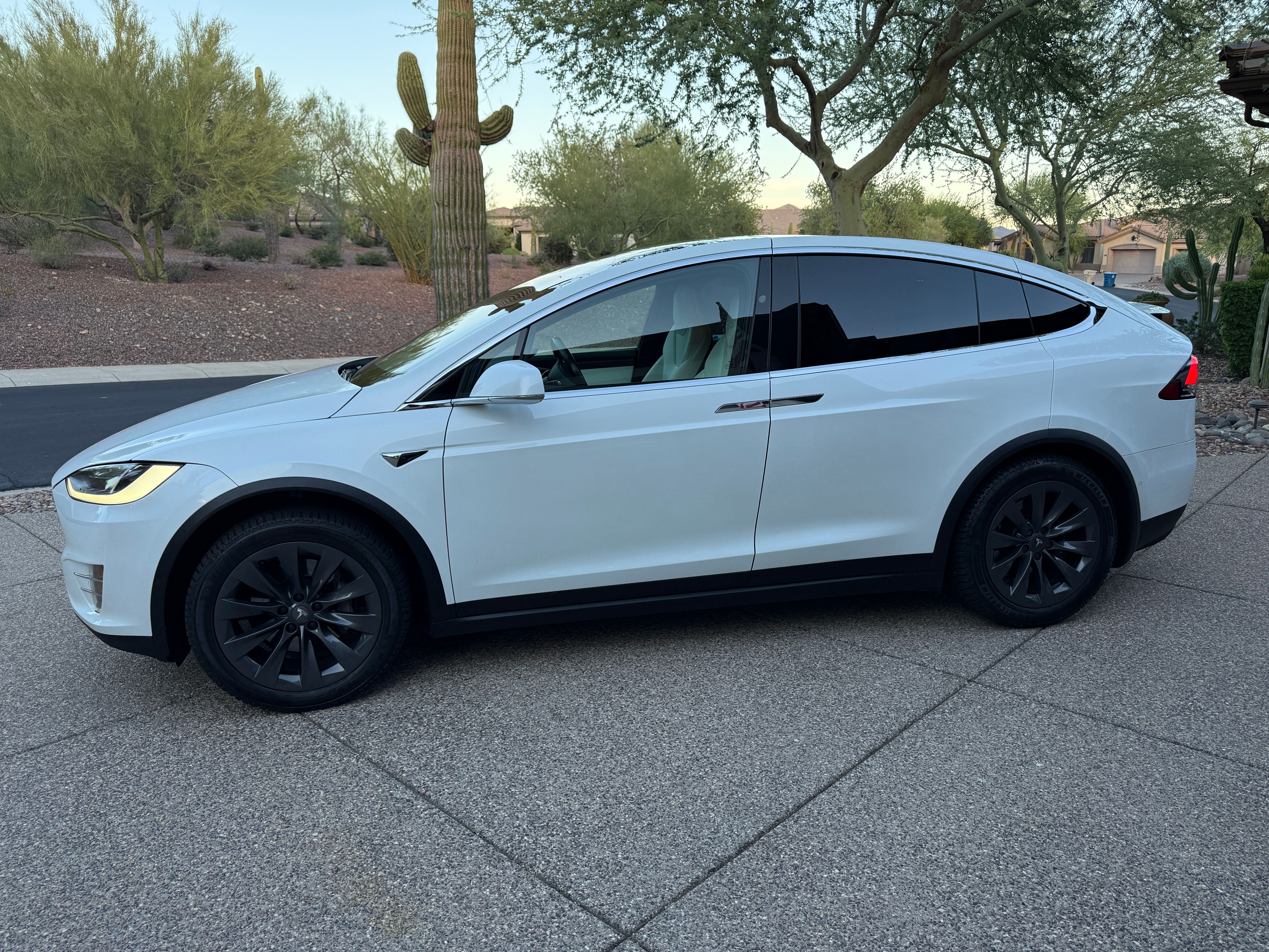 Used 2018 Tesla Model X 100D AWD/4WD image 2