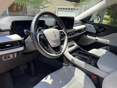 Used 2025 Lincoln Aviator Reserve w/ Equipment Group 201A AWD/4WD image 13