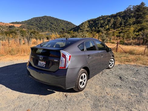 Used 2013 Toyota Prius Four FWD image 11