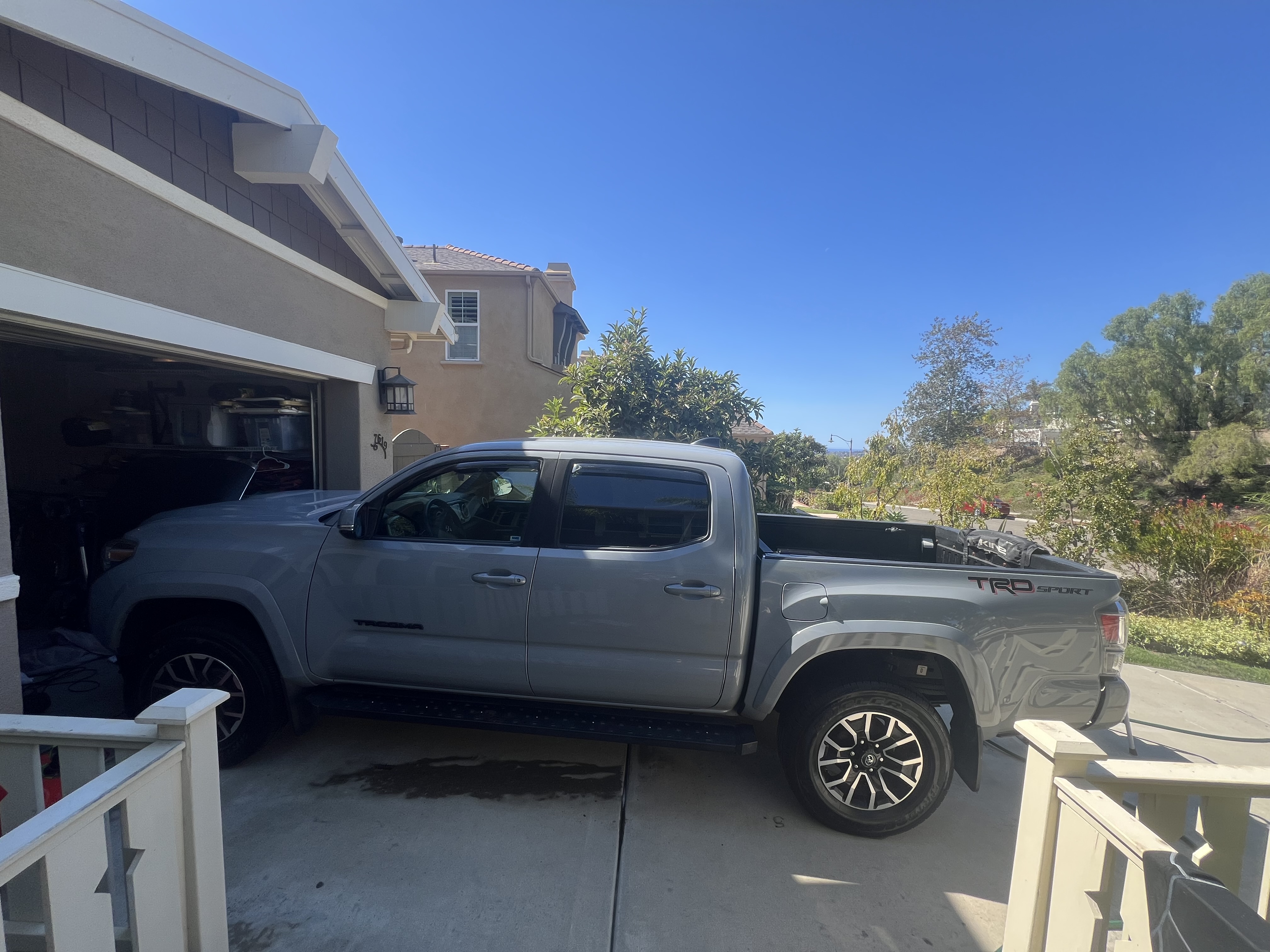 Used 2020 Toyota Tacoma TRD Sport w/ Technology Package RWD image 1