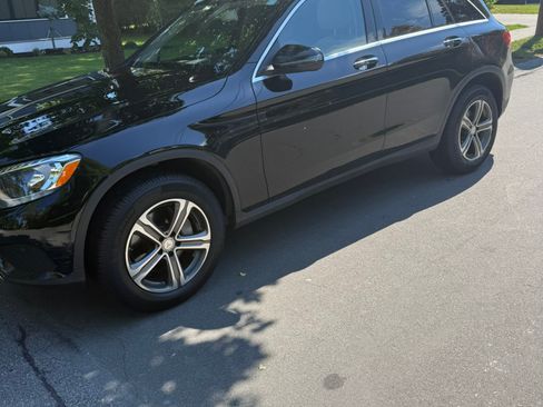 Used 2017 Mercedes-Benz GLC 300 4MATIC image 2