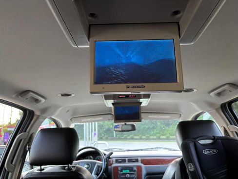 Used 2013 Chevrolet Suburban LT w/ Luxury Package image 14