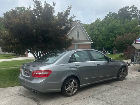 Used 2012 Mercedes-Benz E 550 4MATIC Sedan image 1
