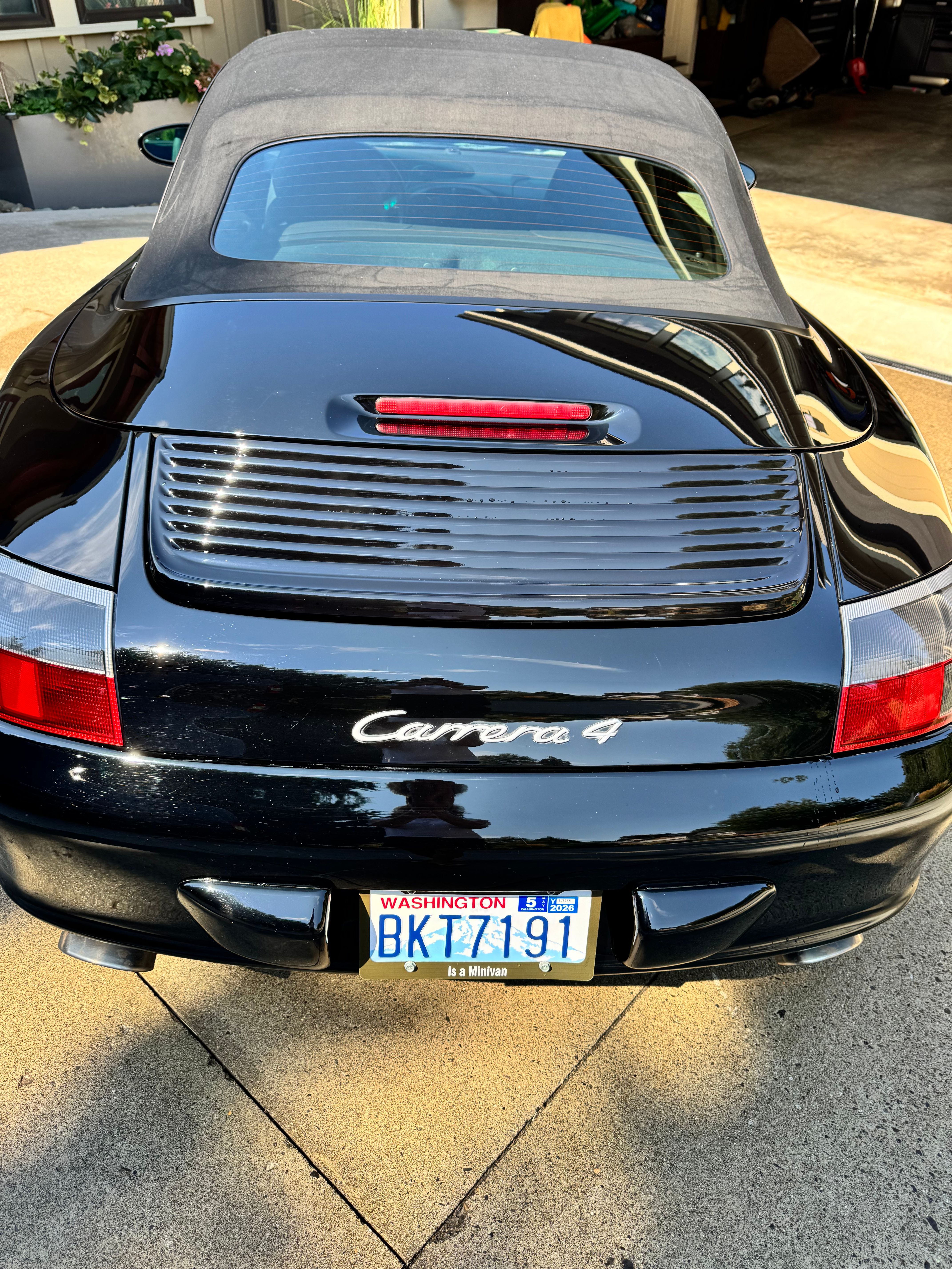 Used 2004 Porsche 911 Carrera 4 AWD/4WD image 2