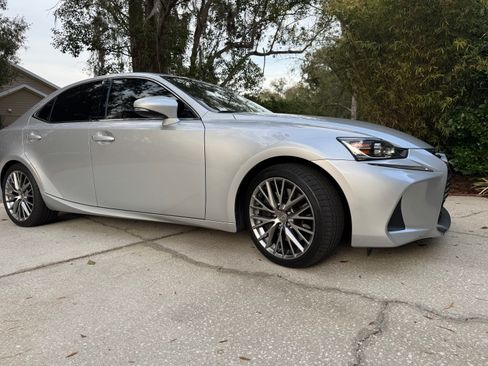 Used 2017 Lexus IS 200t image 6