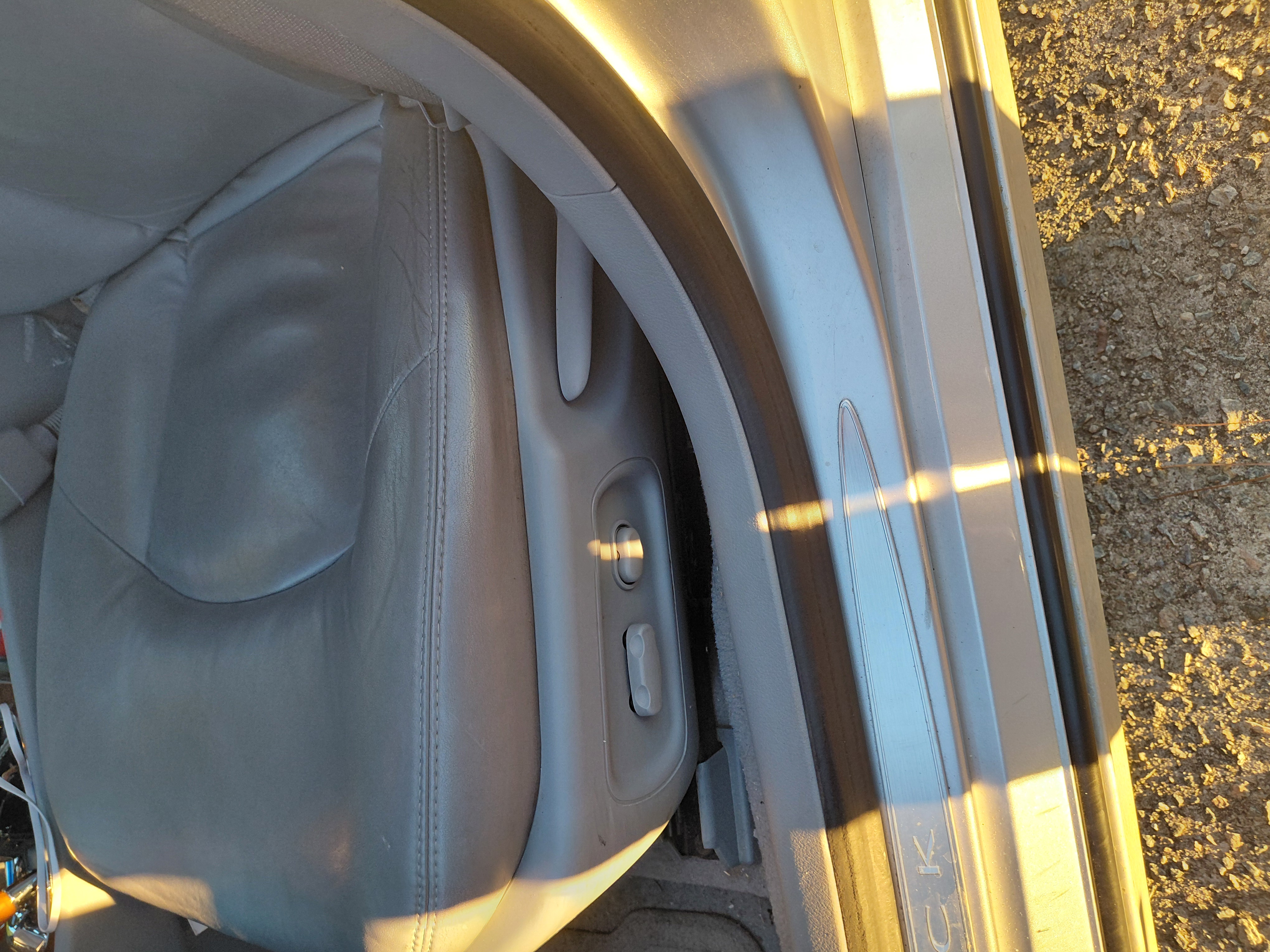 Used 2005 Buick LaCrosse CXS w/ Chrome Appearance Package FWD image 4