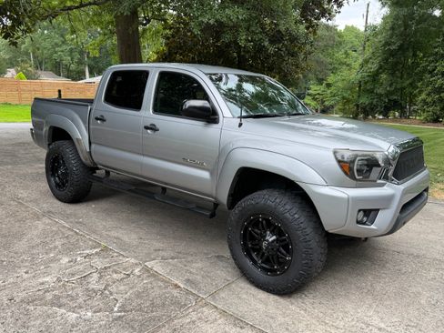 Used 2015 Toyota Tacoma PreRunner w/ SR5 Package RWD image 2