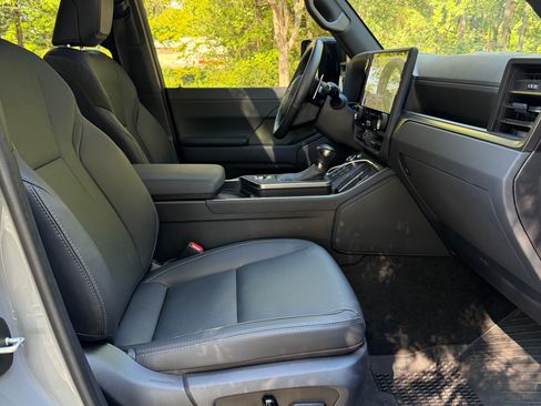 Used 2025 Lexus GX 550 AWD/4WD image 8
