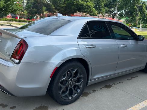 Used 2018 Chrysler 300 S AWD/4WD image 4