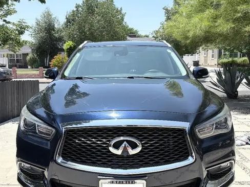 Used 2020 INFINITI QX60 Luxe w/ Essential Package FWD image 2