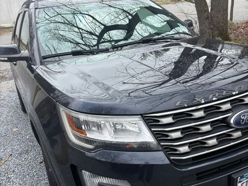 Used 2017 Ford Explorer XLT w/ Equipment Group 202A AWD/4WD image 1