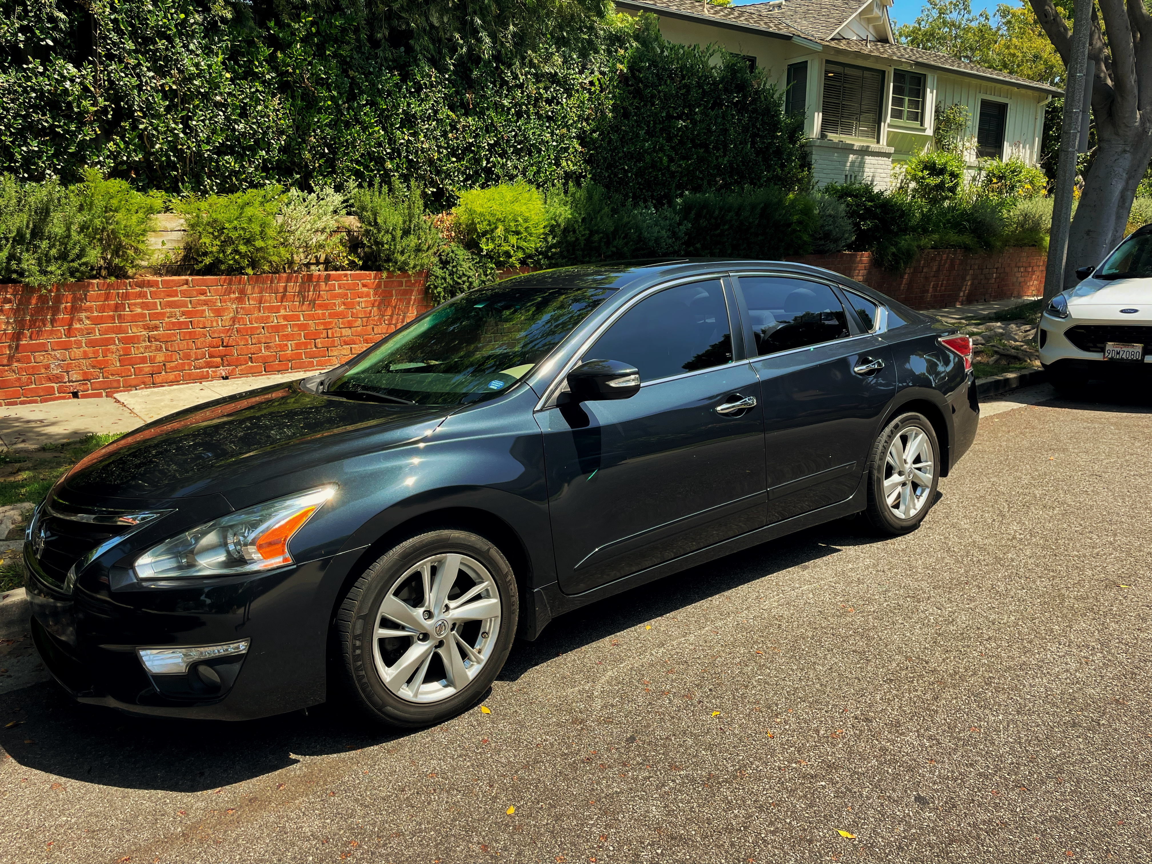 Used 2015 Nissan Altima 2.5 SL w/ Technology Package FWD image 9