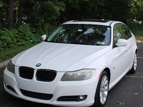 Used 2011 BMW 328i xDrive Sedan AWD/4WD image 1
