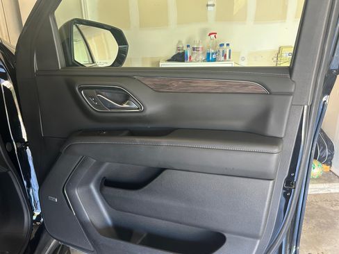Used 2023 Chevrolet Suburban LT RWD image 16