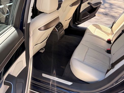 Used 2022 Audi A8 L 3.0T image 11