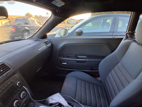 Used 2010 Dodge Challenger R/T image 17