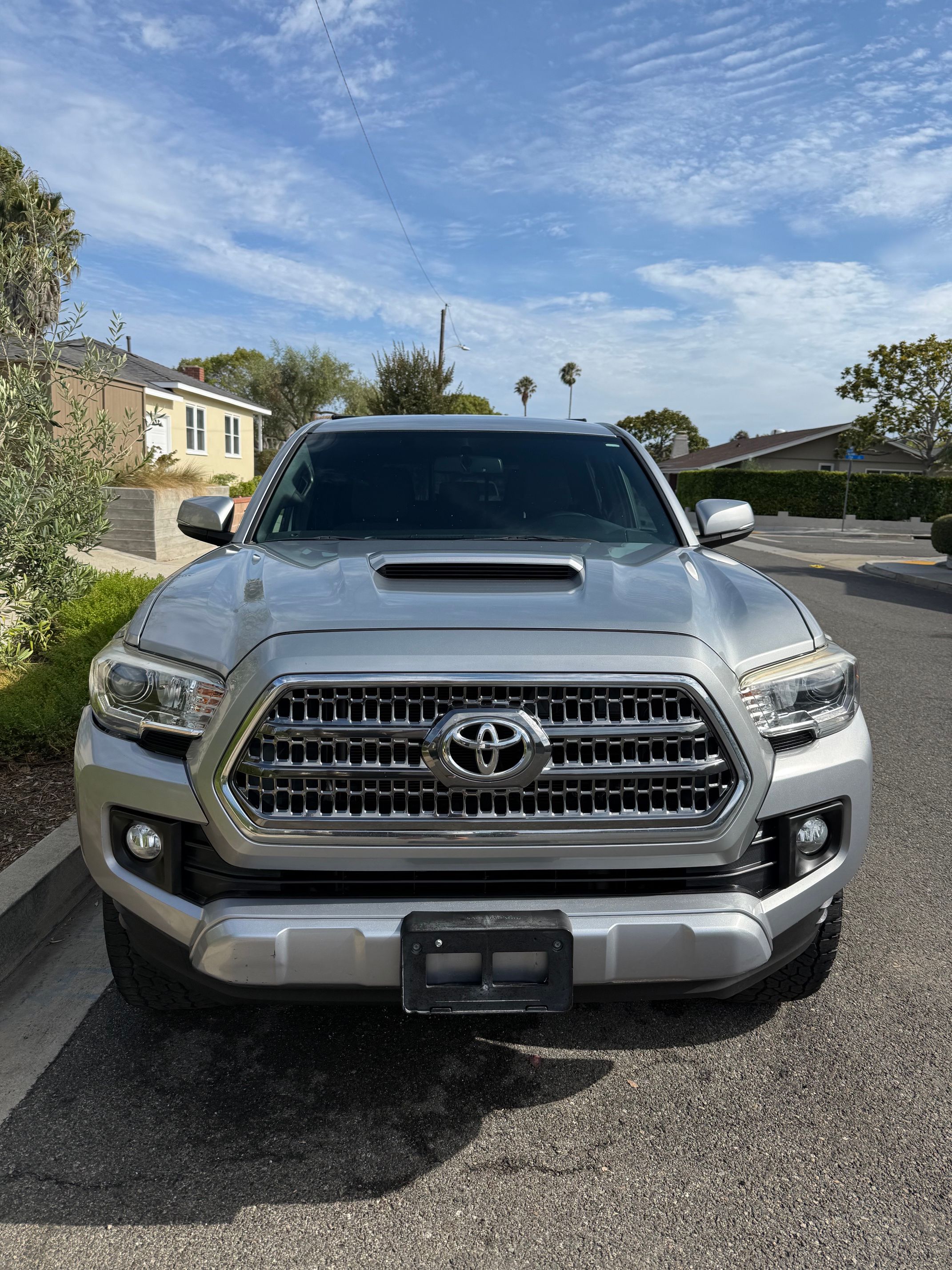 Used 2017 Toyota Tacoma TRD Sport w/ Exterior Package AWD/4WD image 15