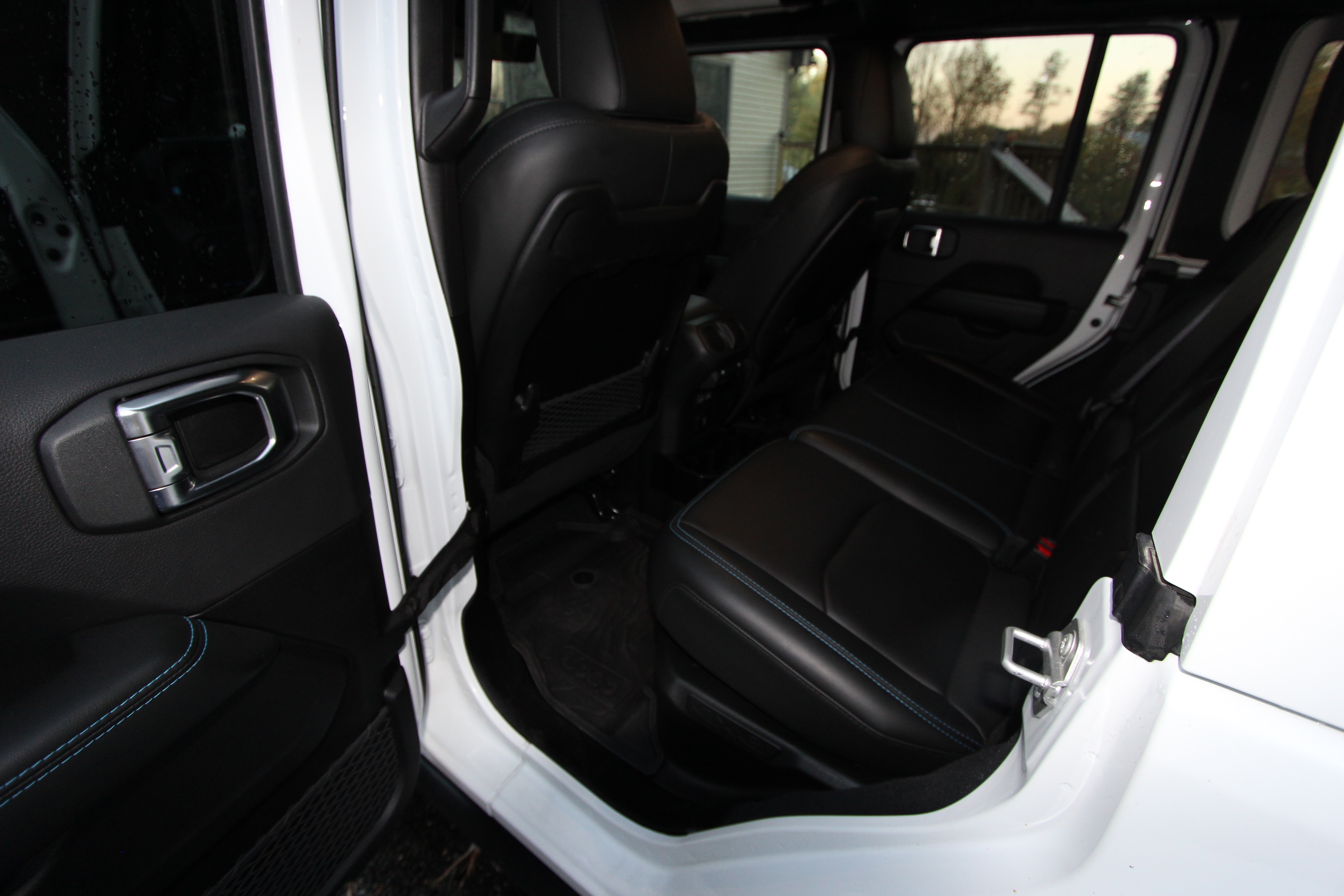 Used 2025 Jeep Wrangler Unlimited Rubicon 4xe AWD/4WD image 24